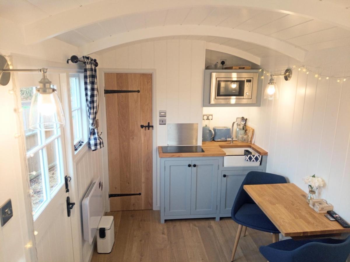 Yew Tree View Luxury Shepherd'S Hut Sturminster Newton Exterior foto