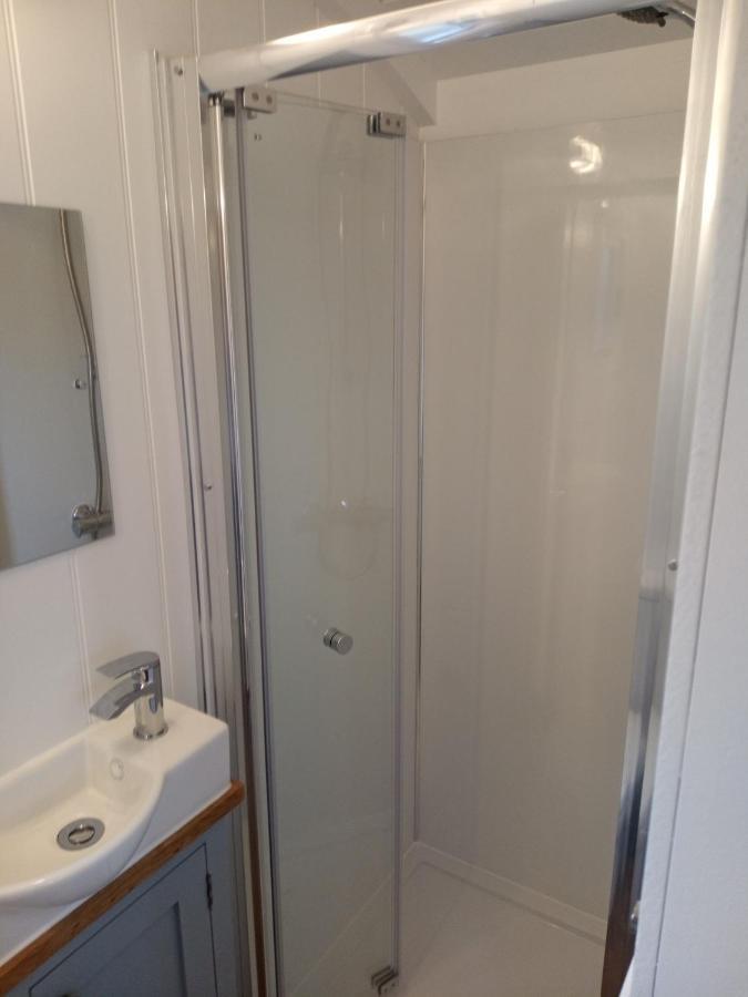 Yew Tree View Luxury Shepherd'S Hut Sturminster Newton Exterior foto
