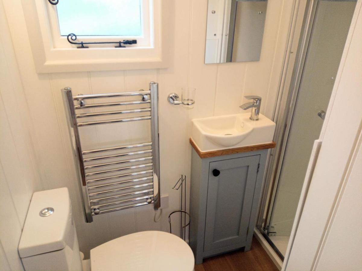 Yew Tree View Luxury Shepherd'S Hut Sturminster Newton Exterior foto